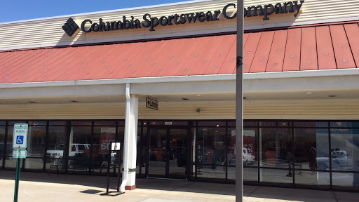 Sportswear Store «Columbia Sportswear Outlet Store at Edinburgh Premium Outlets», reviews and photos, 11715 NE Executive Dr #100, Edinburgh, IN 46124, USA