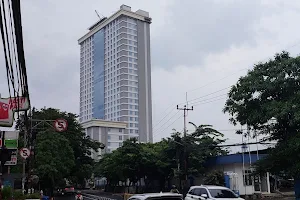 Rumah Sakit Pusat Pertahanan Negara Jenderal Soedirman (RSPPN) image