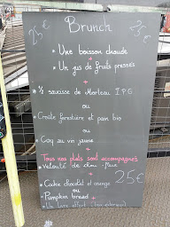 Photo n°7 de Péniche L'Eau Et Les Rêves - Restaurant / Café - Librairie Botanique à Paris ()