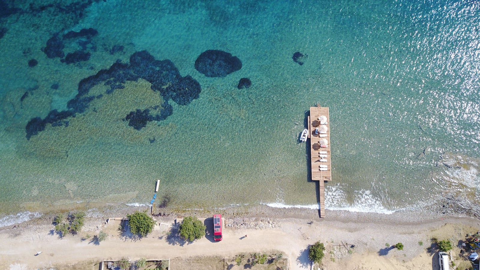 Kumcaz beach'in fotoğrafı uçurumlarla desteklenmiş