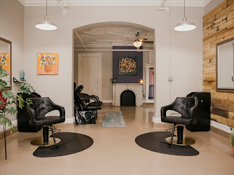 Julianna Salon