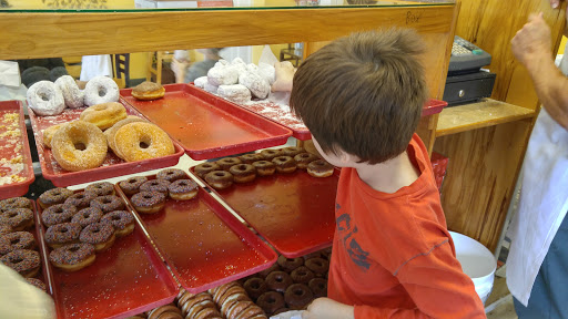 Donut Shop «Donut King», reviews and photos, 1660 Girod St, Mandeville, LA 70448, USA