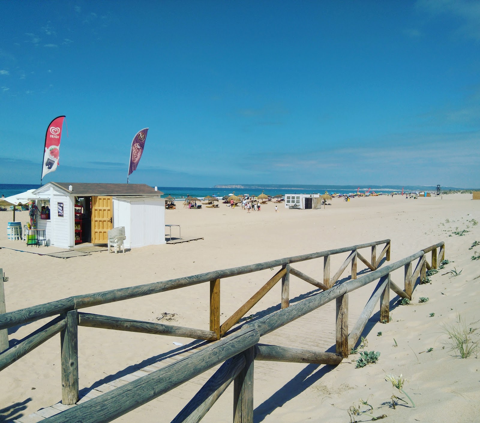 Foto von Playa de Zahara mit langer gerader strand