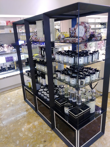 Clothing Store «Neiman Marcus», reviews and photos, 2442 E Sunrise Blvd, Fort Lauderdale, FL 33304, USA