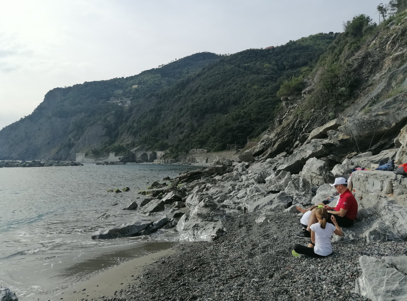 Foto di Spiaggia di Framura con parzialmente pulito livello di pulizia