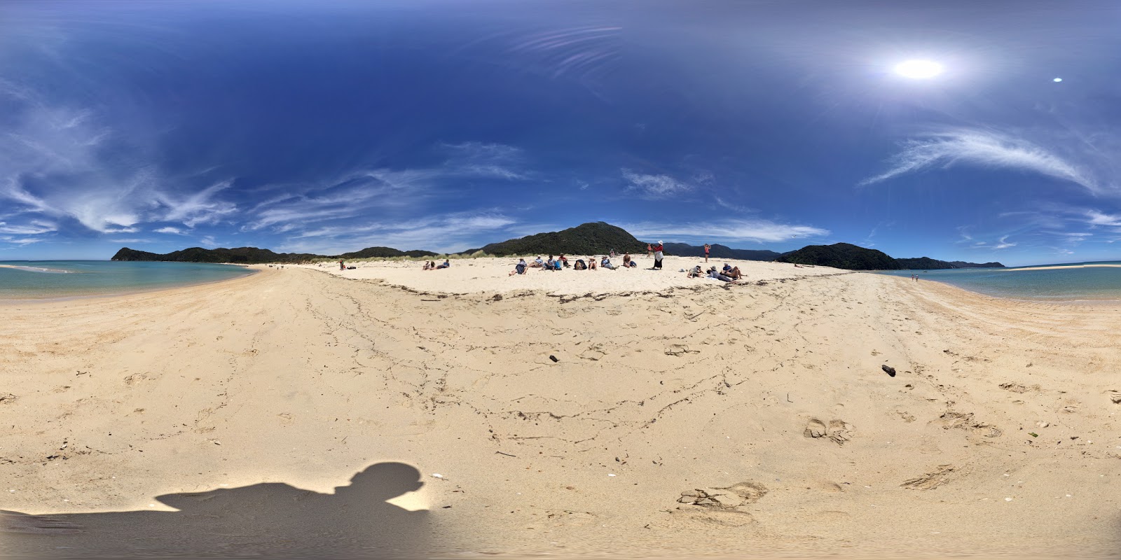 Fotografija Awaroa Bay Beach z prostorna obala