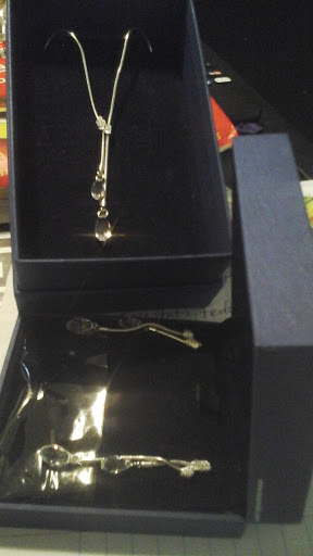 Pawn Shop «Money Vault Jewelry & Loan», reviews and photos, 2190 Queen City Ave, Cincinnati, OH 45214, USA