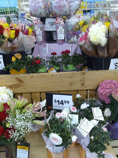 Grocery Store «Giant Food Stores», reviews and photos, 14 Newport Plaza, Newport, PA 17074, USA