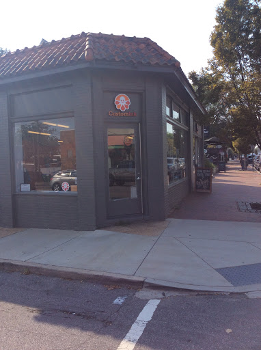 Custom T-shirt Store «CustomInk - Custom T-shirt Store - Richmond», reviews and photos, 3401 W Cary St, Richmond, VA 23221, USA