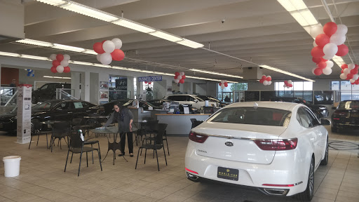 Car Dealer «World Car Kia South», reviews and photos, 7915 Interstate 35 Access Rd, San Antonio, TX 78224, USA
