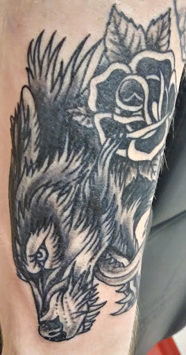 Explore palm size tattoos ideas, creative tattoo ideas in Peoria, available at Mad Tattoo and Piercing