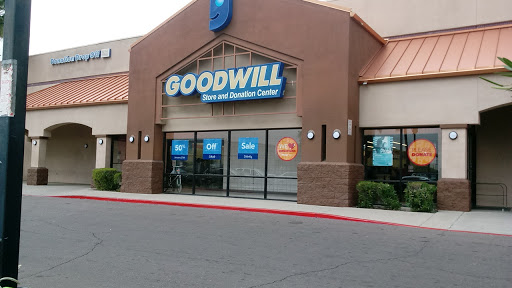 Thrift Store «75th & Thomas Goodwill Retail Store, Donation Center & Career Center», reviews and photos, 2929 N. 75th Ave, Phoenix, AZ 85033, USA