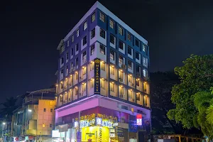 Metropolis Business Hotel image