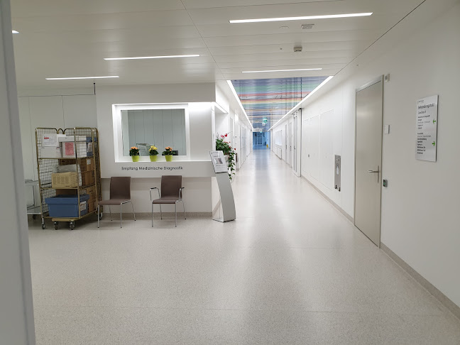 Rezensionen über Haupteingang Spital in Kreuzlingen - Krankenhaus