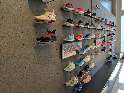 Clothing Store «Nike The Grove», reviews and photos, 189 The Grove Dr, Los Angeles, CA 90036, USA