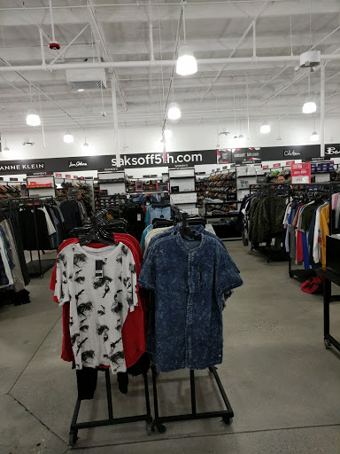 Department Store «Saks OFF 5TH», reviews and photos, 21500 Victory Blvd, Woodland Hills, CA 91367, USA