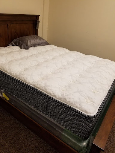 Furniture Store «Raymour & Flanigan Furniture and Mattress Clearance Center», reviews and photos, 8015 Oswego Rd, Liverpool, NY 13090, USA