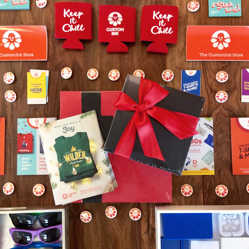 Custom T-shirt Store «CustomInk - Custom T-shirt Store - Richmond», reviews and photos, 3401 W Cary St, Richmond, VA 23221, USA