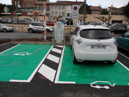 Borne de recharge de véhicules électriques Borne de recharge SDEHG Villefranche-de-Lauragais