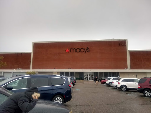 Shopping Mall «Oakland Mall», reviews and photos, 412 W 14 Mile Rd, Troy, MI 48083, USA