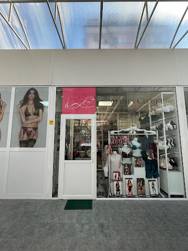 SHANI’S CLOSET магазин за бельо и дрехи - Магазин за дрехи