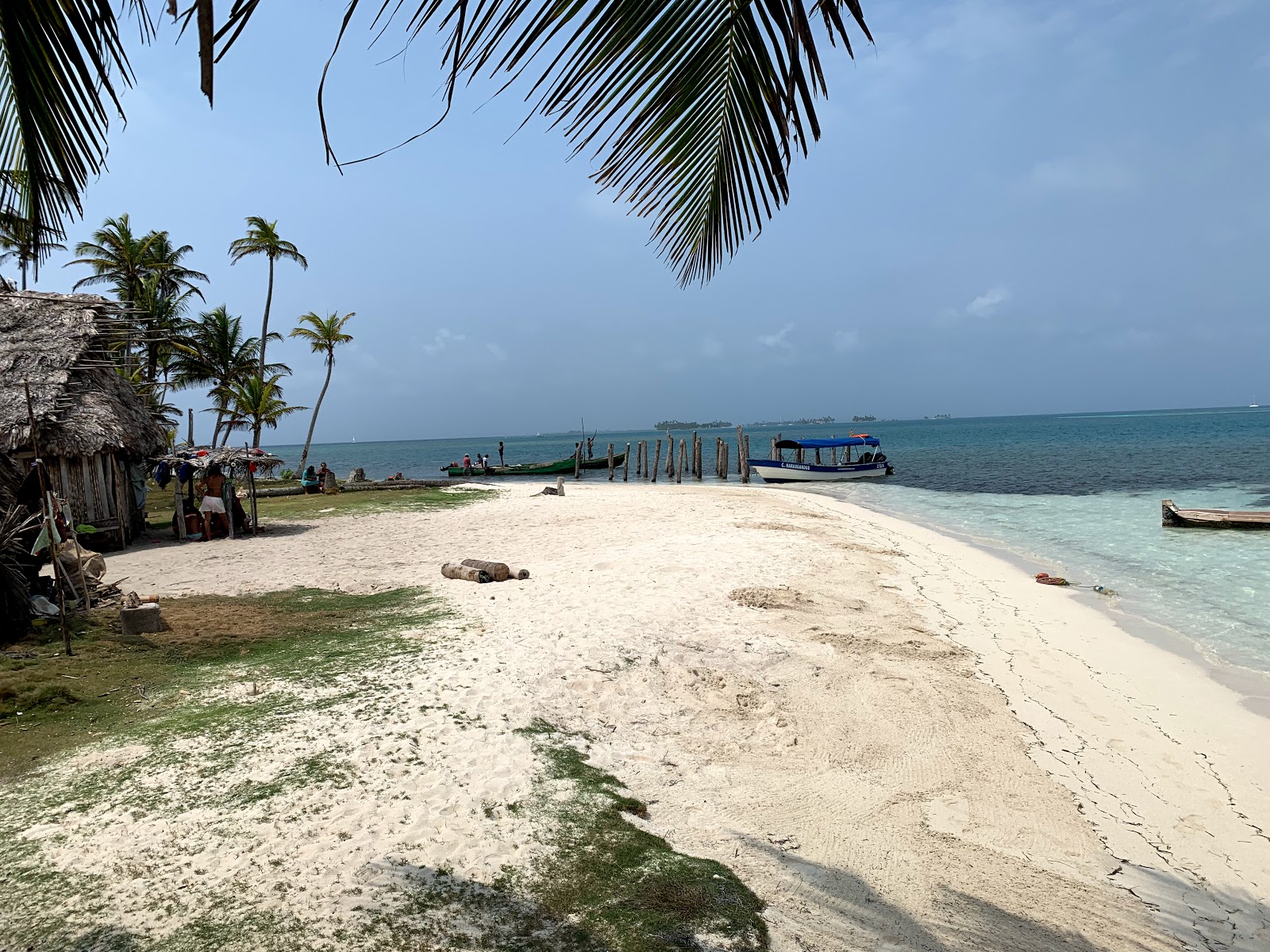 Misdubb beach'in fotoğrafı turkuaz saf su yüzey ile