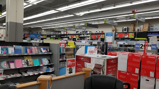 Office Supply Store «Staples», reviews and photos, 2950 Belcrest Center Dr, Hyattsville, MD 20782, USA