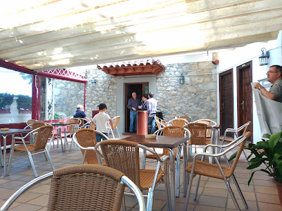 Bar Sidrería Casa Raúl - Plaza La Bolera, 65, 33593 Naves, Asturias, Spain