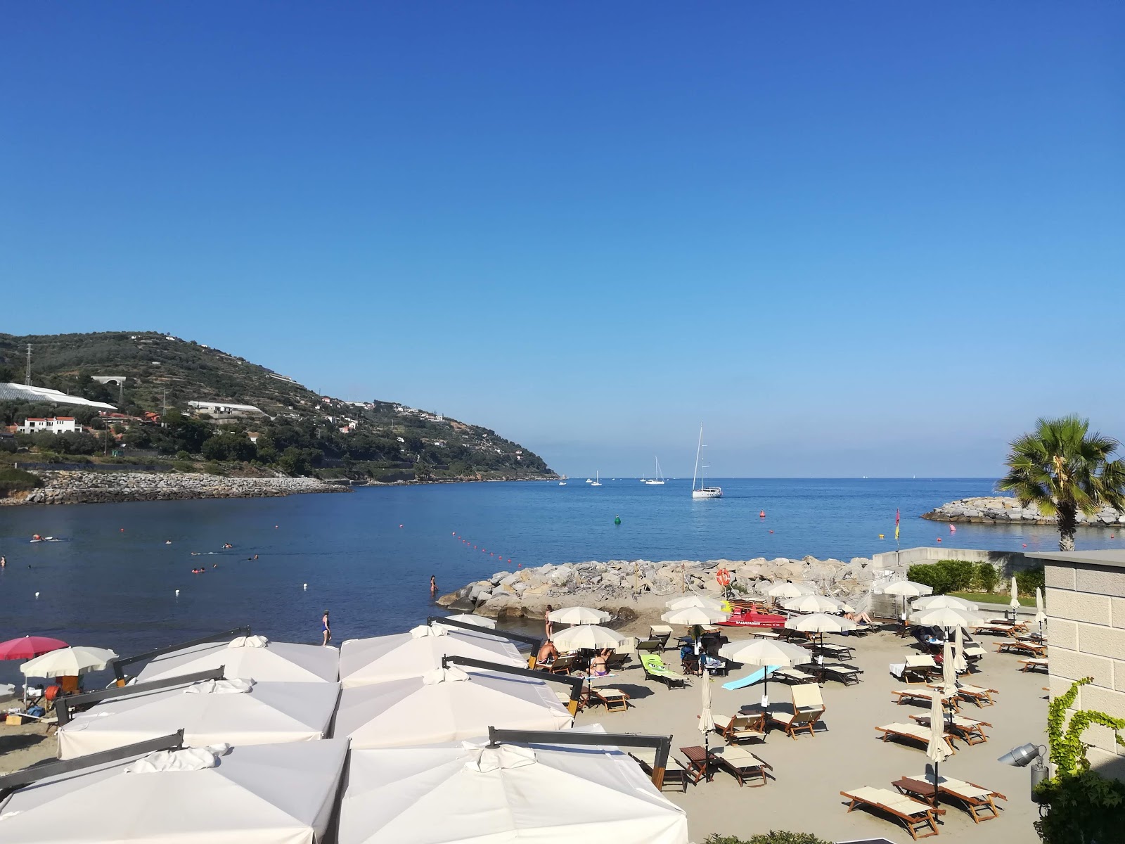 Fotografie cu Ponticelli beach cu nivelul de curățenie in medie