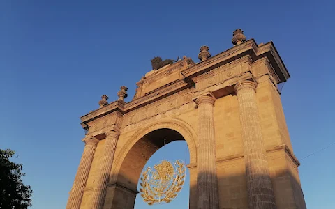 Triumphal Arch of the Causeway of the Heroes image