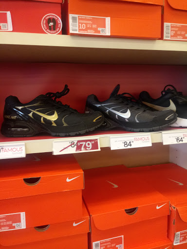 Shoe Store «Famous Footwear», reviews and photos, 4149 S Mooney Blvd, Visalia, CA 93277, USA