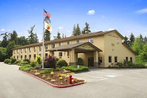 Super 8 by Wyndham Port Angeles at Olympic National Park image