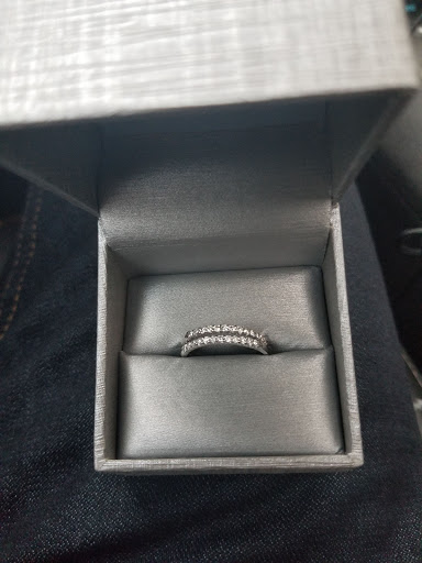 Jewelry Store «Zales - The Diamond Store», reviews and photos, 244 St Clair Square, Fairview Heights, IL 62208, USA