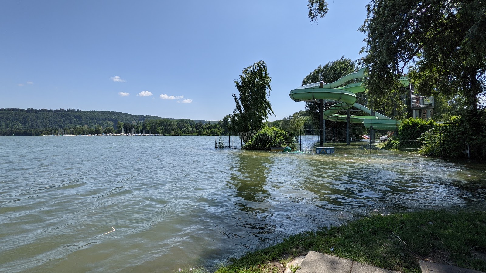 Piscine du Landeron'in fotoğrafı kısmen tatil bölgesi