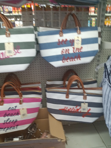 Department Store «Lot-less Closeouts», reviews and photos, 3155 Amboy Rd, Staten Island, NY 10306, USA