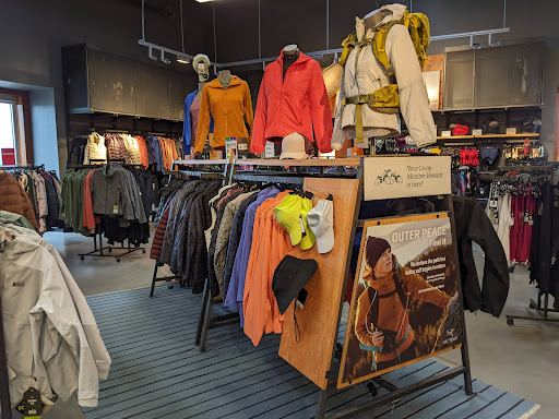 Outdoor Sports Store «REI», reviews and photos, 161 Town Square Pl, King of Prussia, PA 19406, USA