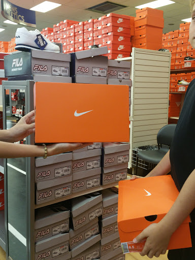 Shoe Store «Shoe Carnival», reviews and photos, 11176 Parkside Dr, Knoxville, TN 37934, USA