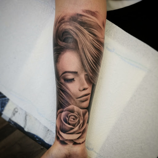 Tattoo Shop «Incredible Ink Tattoo», reviews and photos, 37 New Orleans Rd, Hilton Head Island, SC 29928, USA