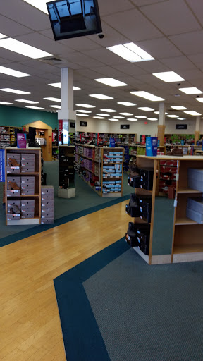 Shoe Store «Rack Room Shoes», reviews and photos, 2809 Battleground Ave, Greensboro, NC 27455, USA