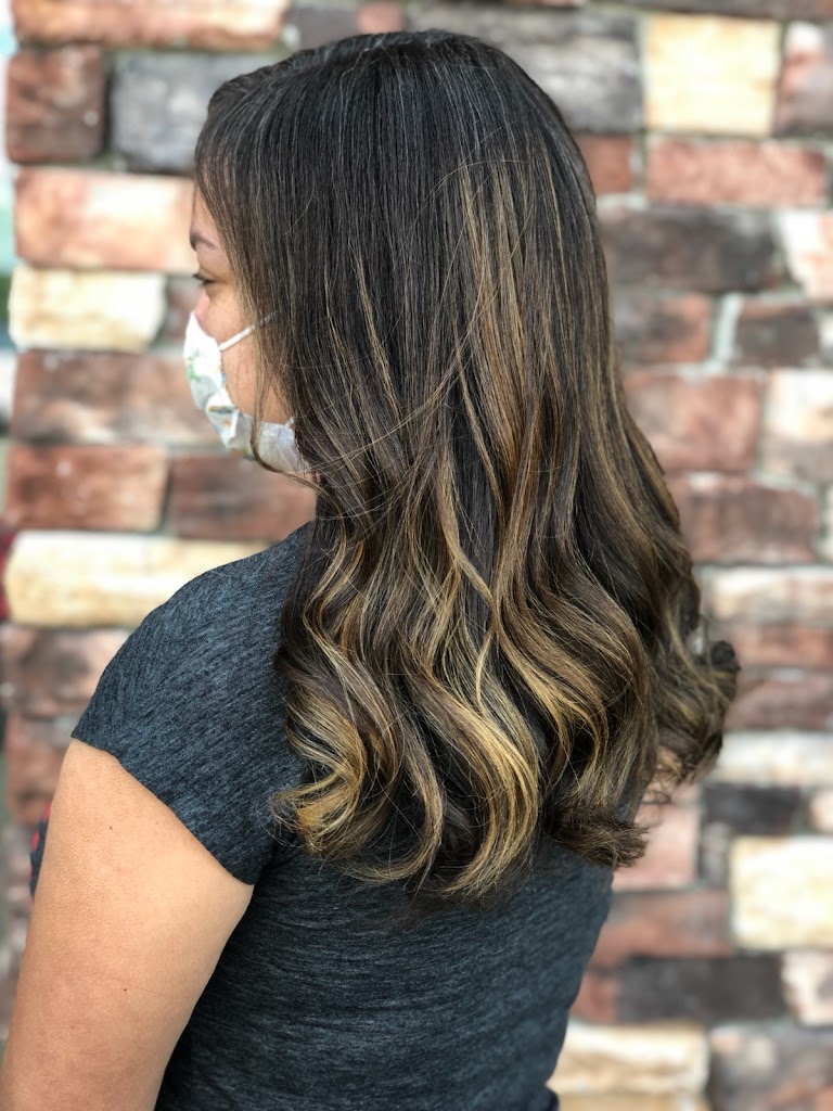 Dani's Hair Loft 15136