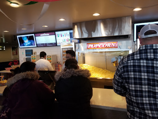 Movie Theater «Cinema 12 Theatre: Classic Cinemas», reviews and photos, 100 L W Besinger Dr, Carpentersville, IL 60110, USA