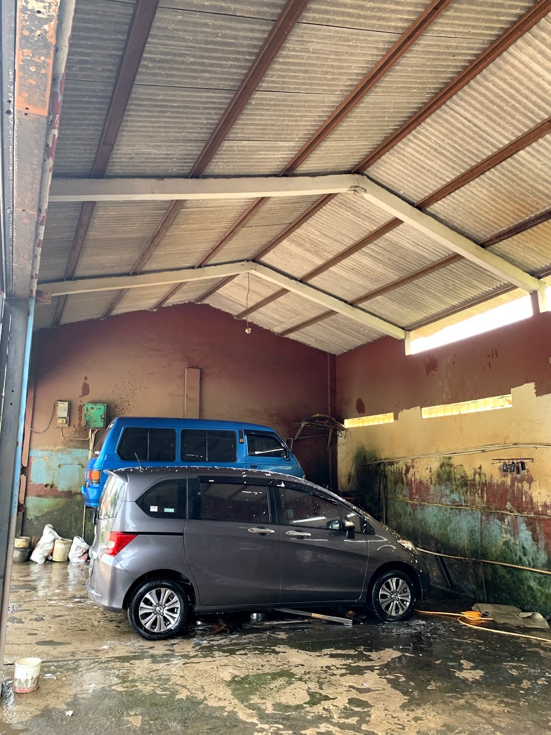 Pencucian mobil keramatmulya