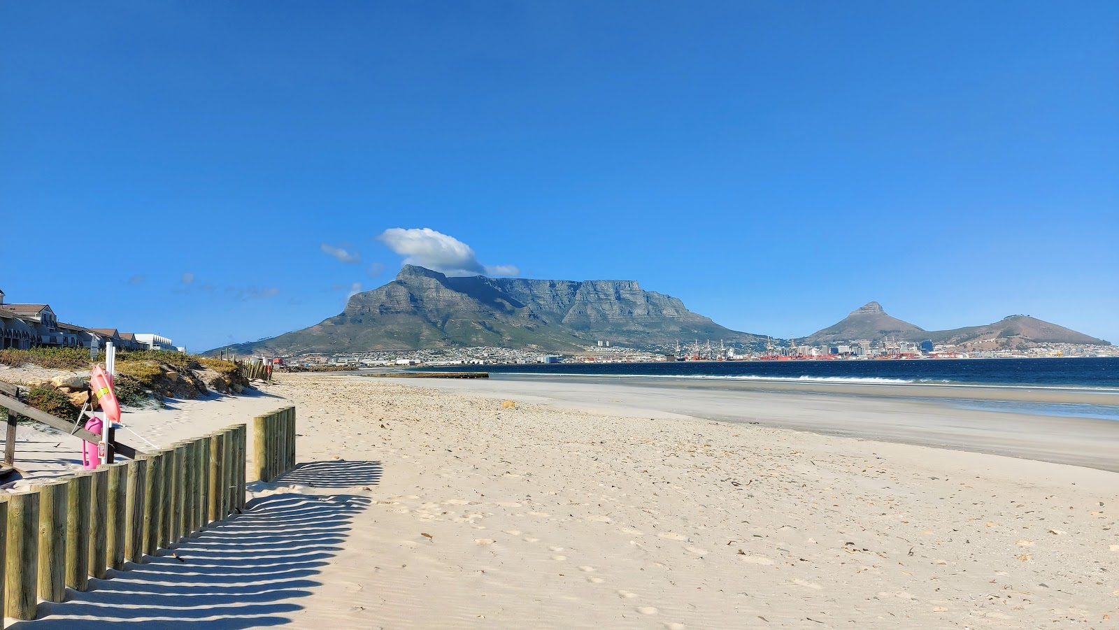 Photo de Lagoon beach avec un niveau de propreté de partiellement propre