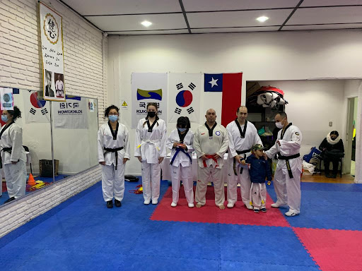 Taekwondo Ñuñoa, Santiago. Anyelina Contreras - Golden Team. Clases para niños, jóvenes y adultos.