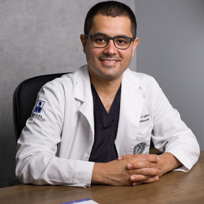 Dr. Gilberto Herrera Quiñones, Gastroenterólogo