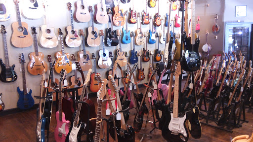 Ice Cream Shop «The Comfy Cow New Albany», reviews and photos, 109 E Market St, New Albany, IN 47150, USA