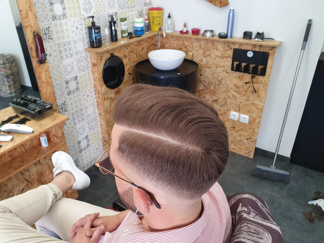 Penteadinho Barbeiro - Barbearia