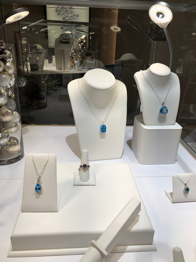 Jewelry Store «DeVons Jewelers», reviews and photos, 1151 Galleria Blvd, Roseville, CA 95678, USA