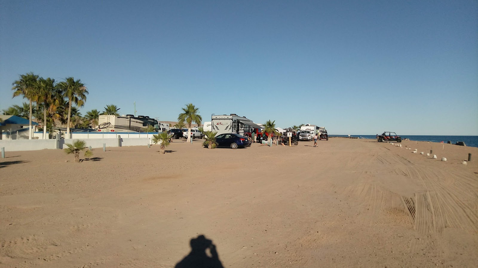 Valokuva Playa El Machorroista. pinnalla turkoosi puhdas vesi:n kanssa