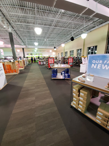 Shoe Store «DSW Designer Shoe Warehouse», reviews and photos, 1412 Greenbrier Pkwy, Chesapeake, VA 23320, USA